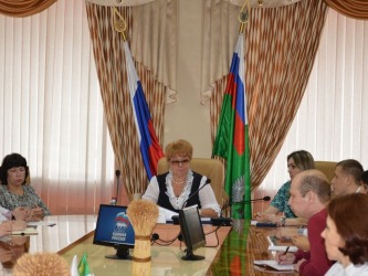 Александра Сызранцева провела собрание по вопросам изменения Конституции Российской Федерации
